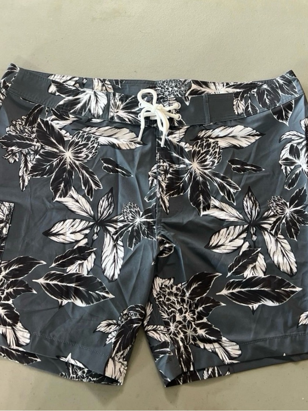 Men's Gray Floral Swim Trunks - Black & White Print Size 40